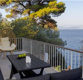 4 bedroom villa with pool by the sea, near Corfu town, sleeps 8